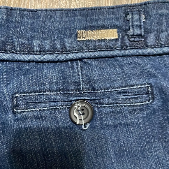 Premium BB Contour Denim Jeans
Shorts - Picture 7 of 9